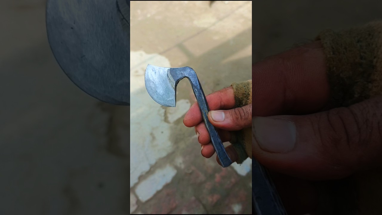 Making a Mini Axe From an Old Rusty Bolt