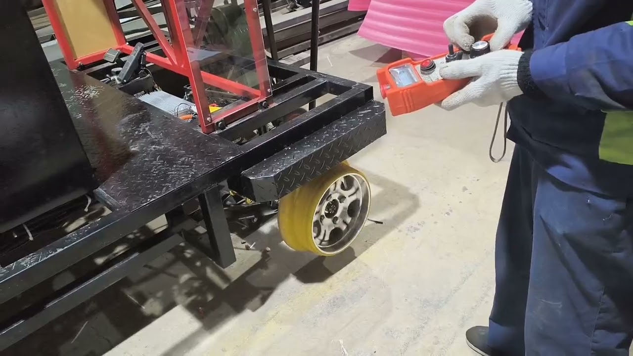 Remote-controlled electric railcar, driverless, for track maintenance.