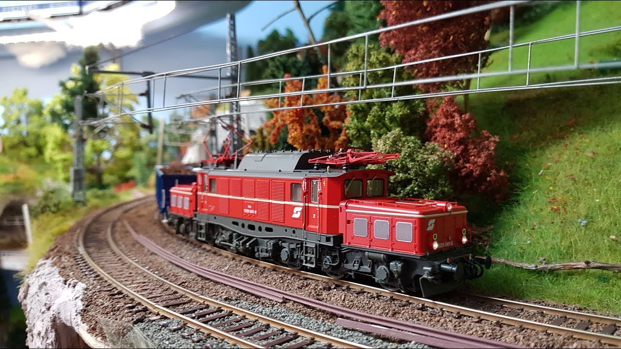 Neustadt an der Südbahn - Roco ÖBB 1020 auf Nostalgiefahrt