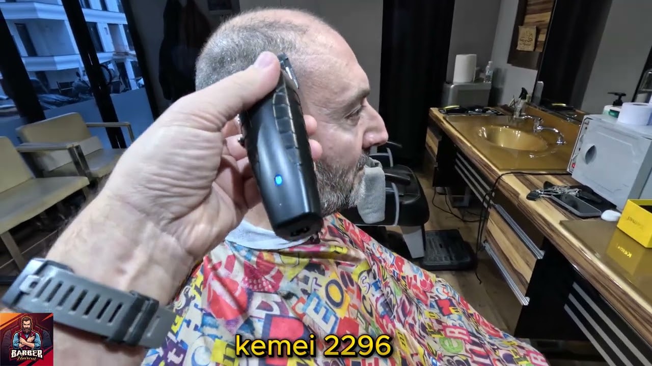 kemei 2296  çok iyi koyun bile keser bu makine :)