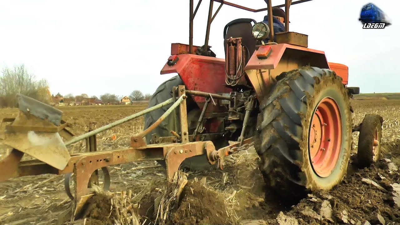 🚜⚙ UTB 445 cu Roți Late la Arat cu Plug Făcut Acasă în Fegernicu Nou - 03 March 2022