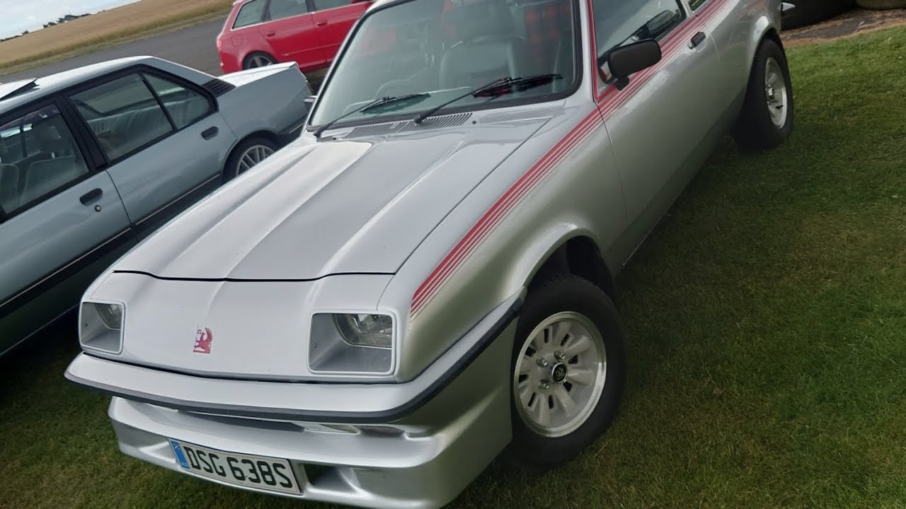 Множество отличных современных и ретро-автомобилей Vauxhall на выставке Crail 2023