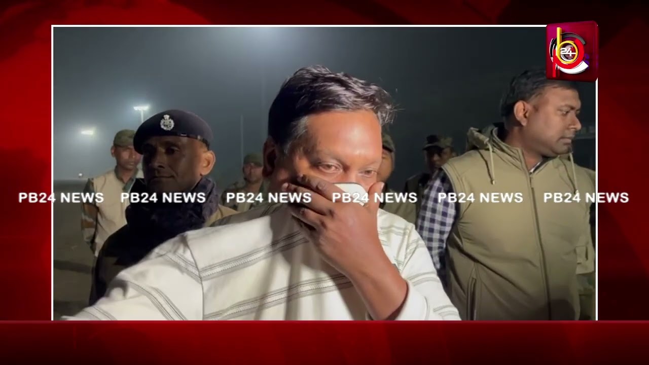 আগরতলা স্টেশনে আসা গরীব রথ ট্রেন থেকে উদ্ধার প্রায় ৩ হাজার বোতল এসকফ।