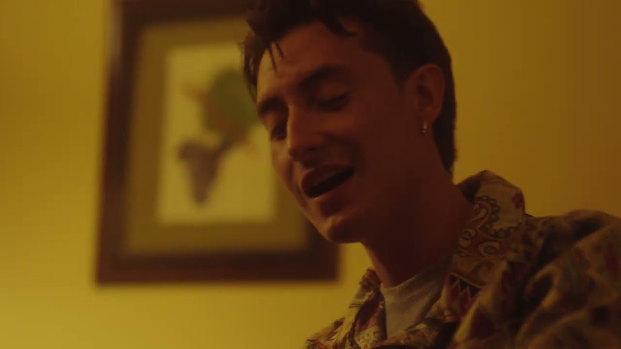 C&eacute;sar Pinz&oacute;n - C&aacute;mara Lenta (Video Oficial)