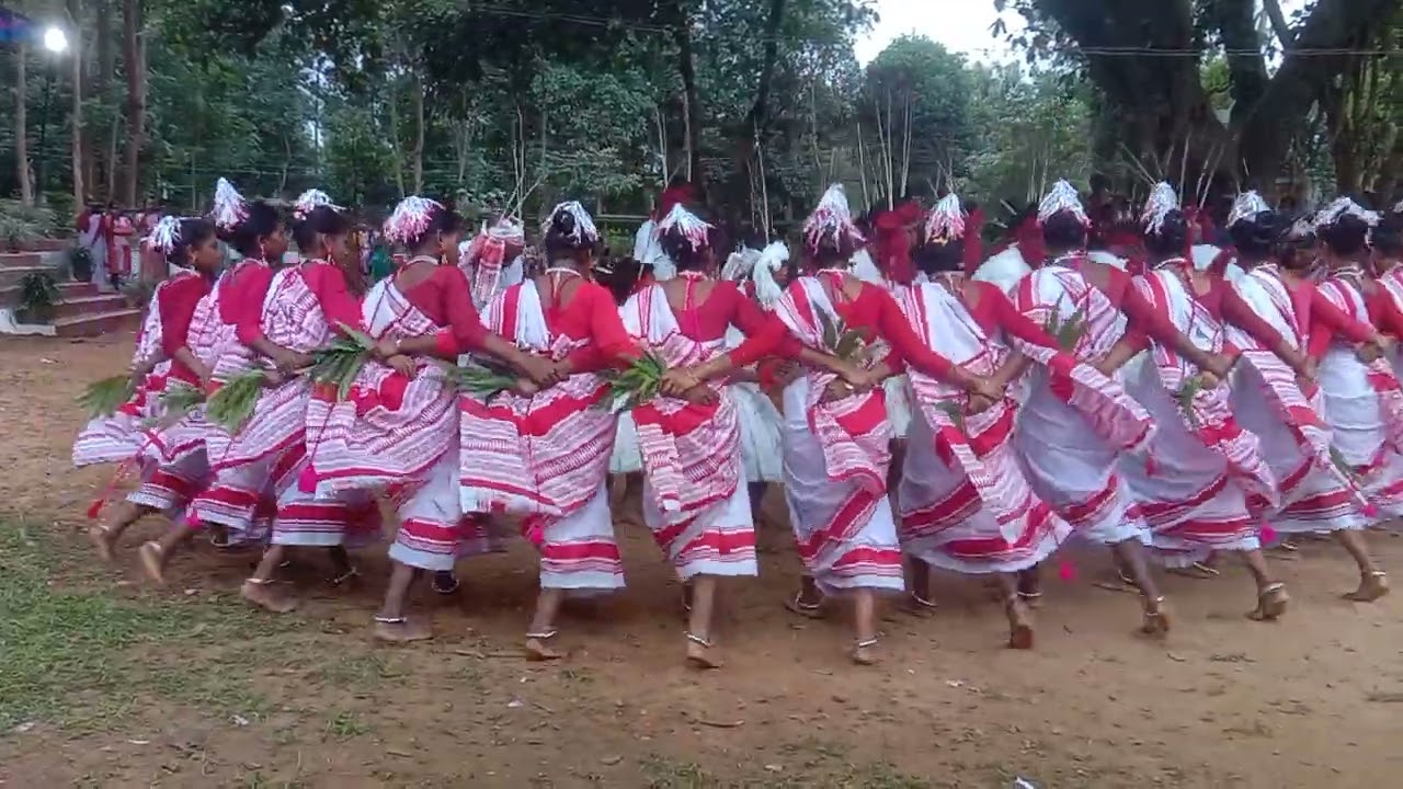 Mundari Adiwasi sanskritik nach//मुंडारी सांस्कृतिक नाच...