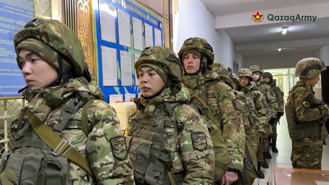 Бауыржан Момышұлының 115 жылдығы аясында UFC жауынгері Әліби Ыдырыс сарбаздармен кездесті