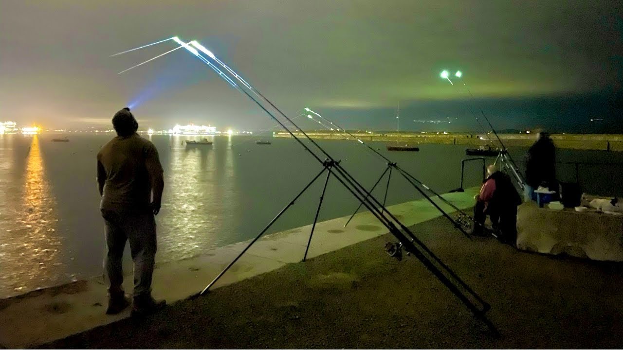 A NIGHT on HOLYHEAD BREAKWATER❗️ UK Sea Fishing
