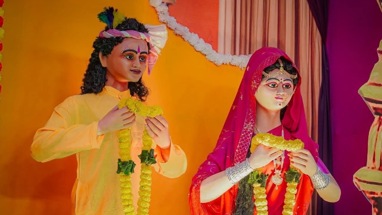 गीत - सिया जू को राम ब्याहन आए..!!! वरमाला कार्यक्रम में बागेश्वर सरकार ने पहनी दुर्वा की माला