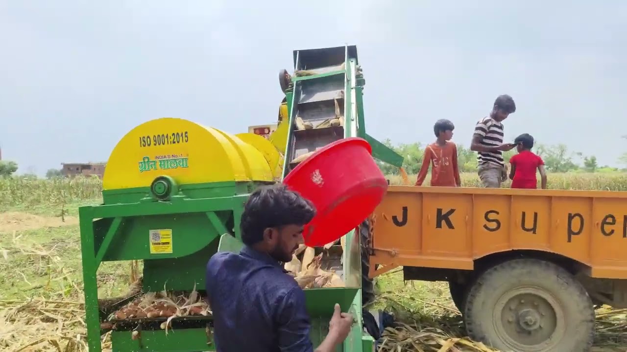 Makka machine Kaun machine Makka ke bhunte ka Dana nikalne wali machine Minto ka kam second mein ful