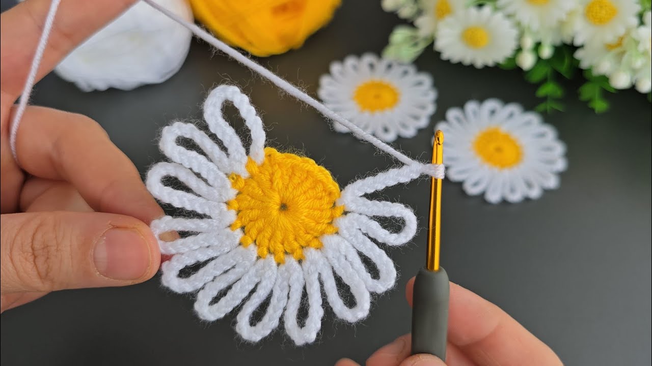 Learn the Daisy Crochet Pattern in 3 Minutes! 🌼🧶 #daisy #crochet #knitting