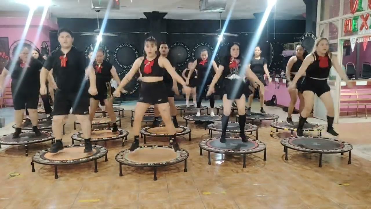 El mariachi loco en jumping love. 🎺