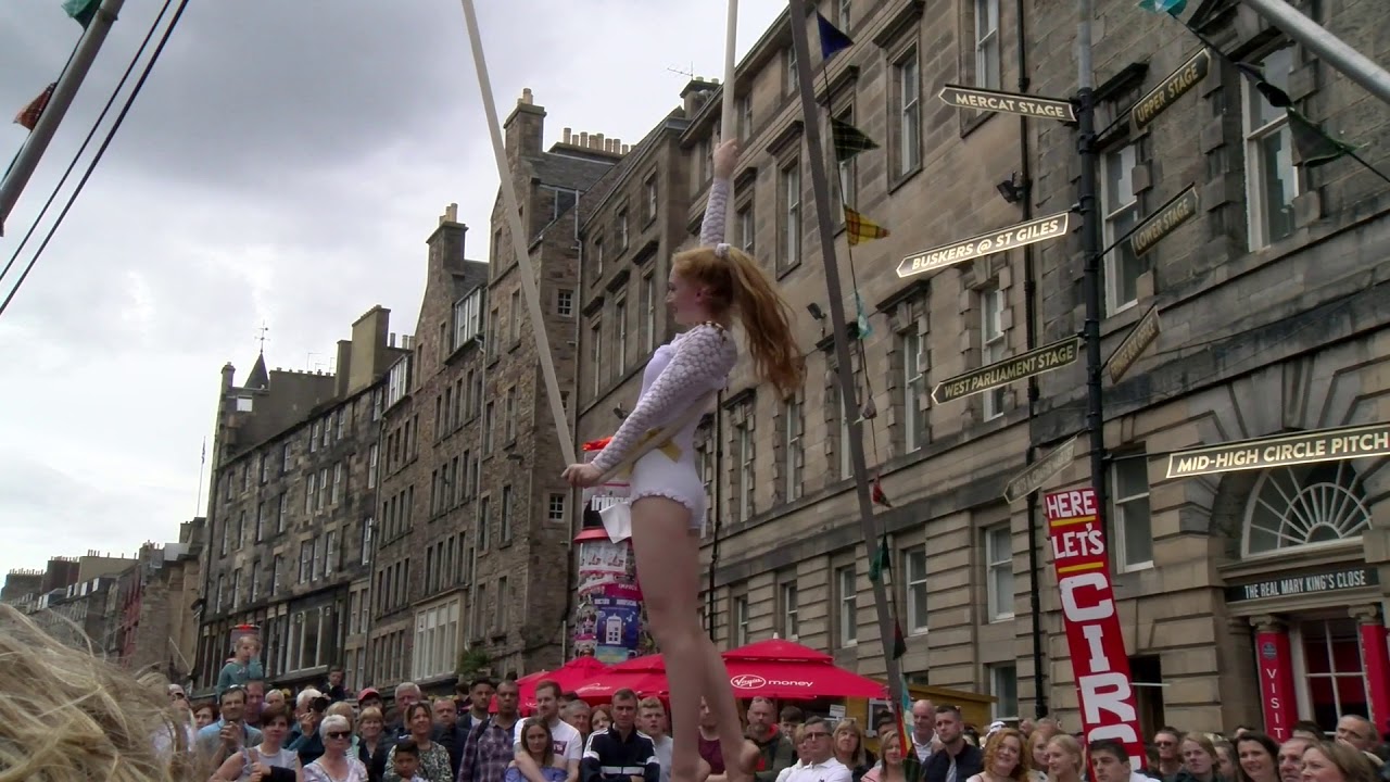 EDINBURGH FESTIVAL FRINGE 2018  circus act on royal mile