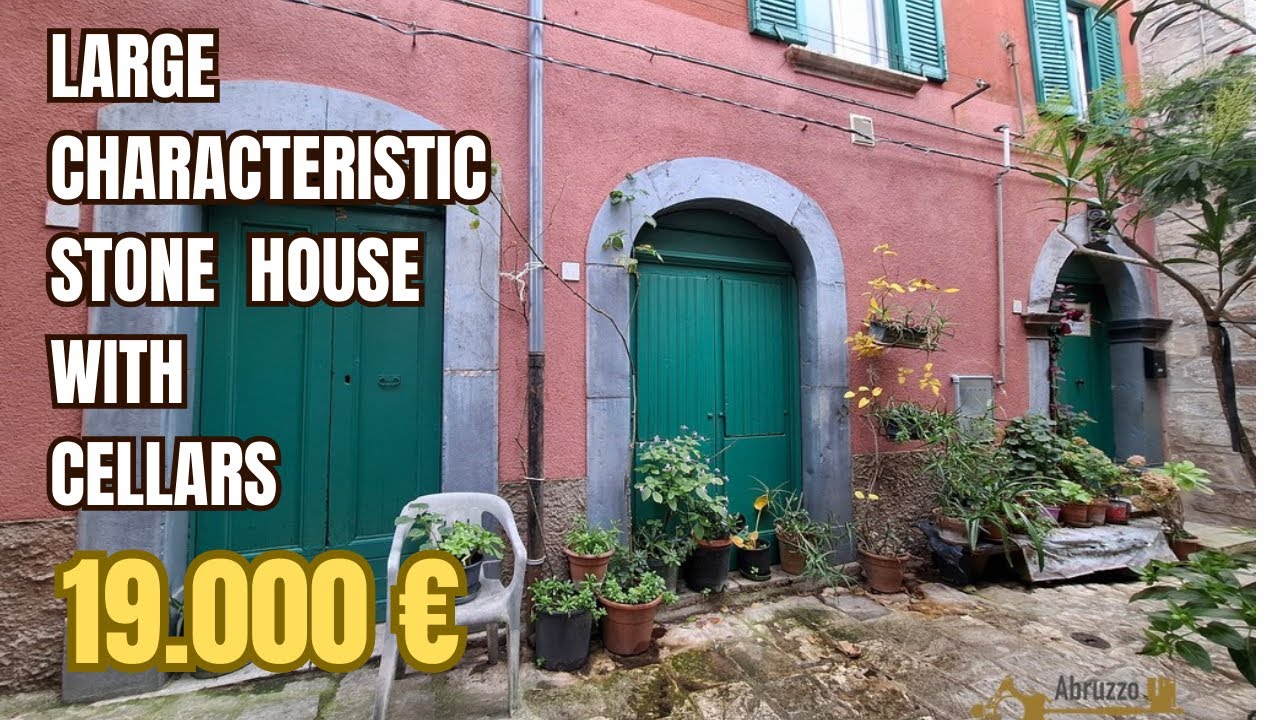 Large characteristic stone house with cellars. Trivento