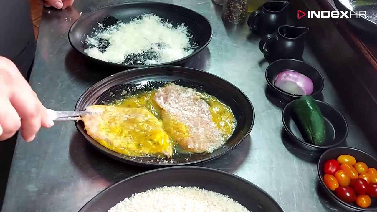 Poznati chef priprema hrskavu piletinu sa prefinom salatom