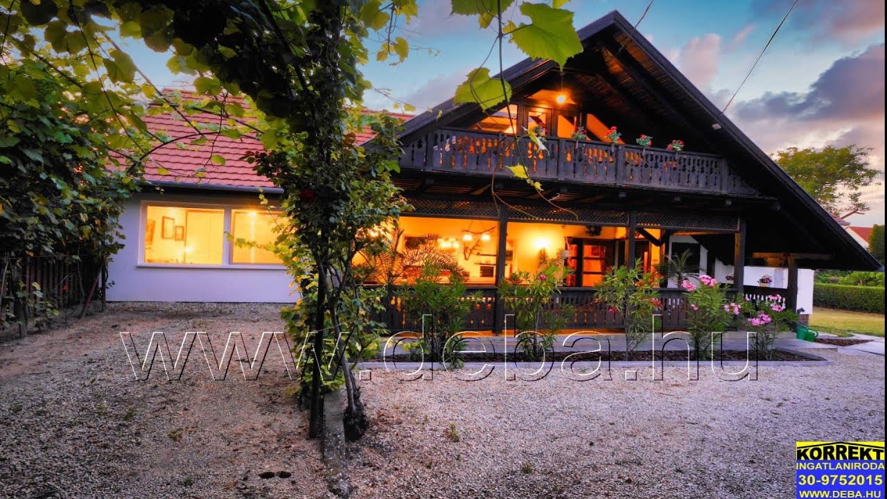 Balatonlellén, a Balatonhoz közel, jó állapotú, fűtéssel ellátott 3 szintes, egyedi családi lakóház