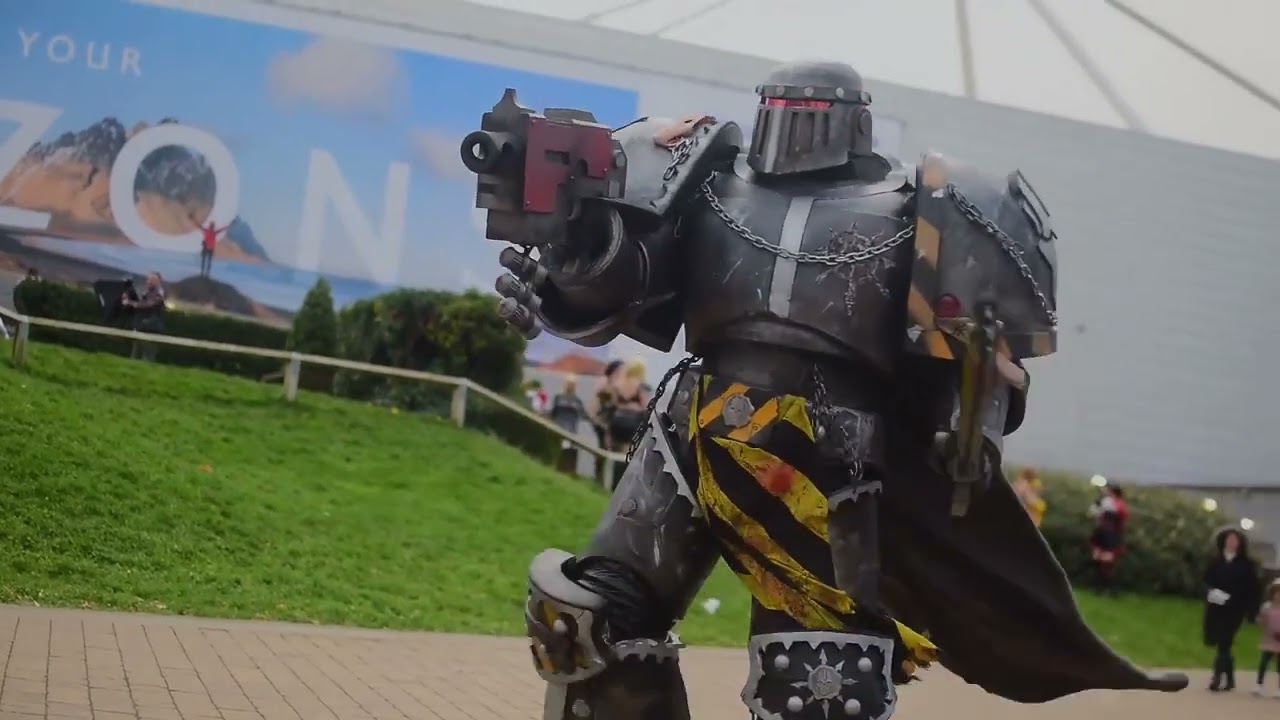 This Warhammer Mecha Suit Turned Heads Like Speed Bumps 🛑🦾