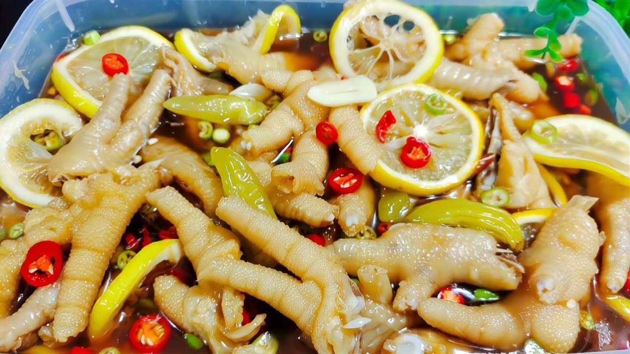 大廚分享正宗的泡椒鳳爪秘制做法，皮脆Q彈，入味爽口不油膩，好吃 #美食 #做飯 #中餐 #家常菜 #菜譜