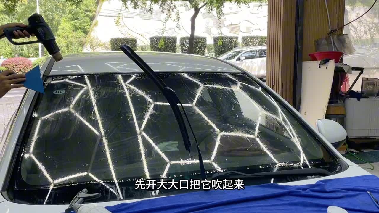 汽车前档贴膜全过程分享