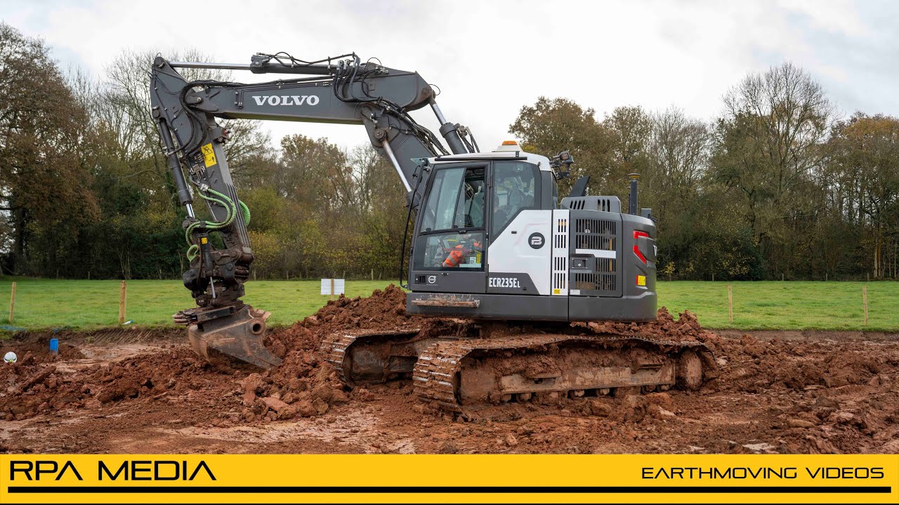Volvo ECR235E with Steelwrist working on a new water pipe line project