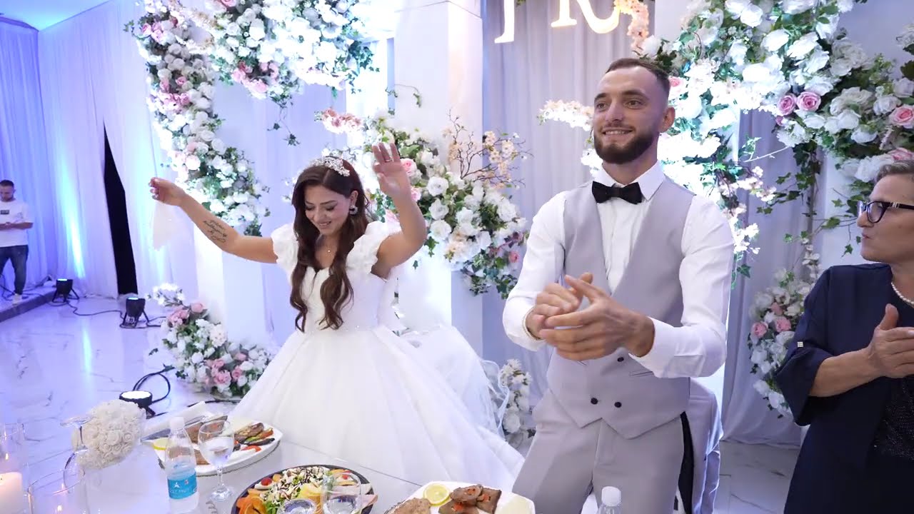 Familja hap dasmen me vallen e pare , Dhendrri Shqiptar bashk me nusen Italiane - Saimir Ahmeti Live