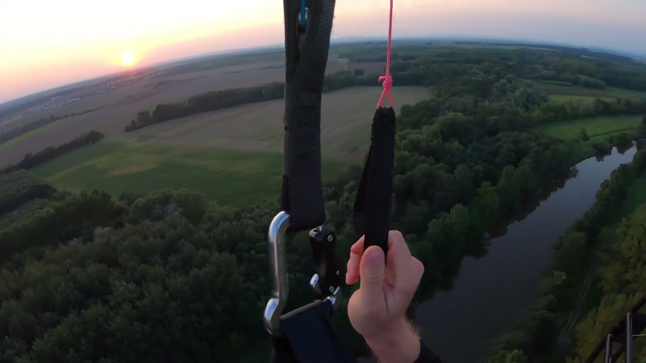 Emergency powered paragliding landing-paramotor engine failure