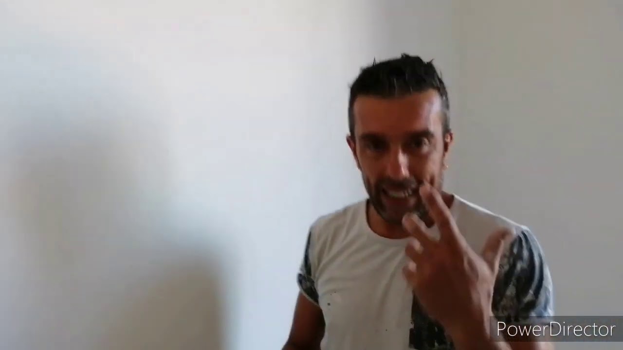 Come intingere il rullo e il pennello