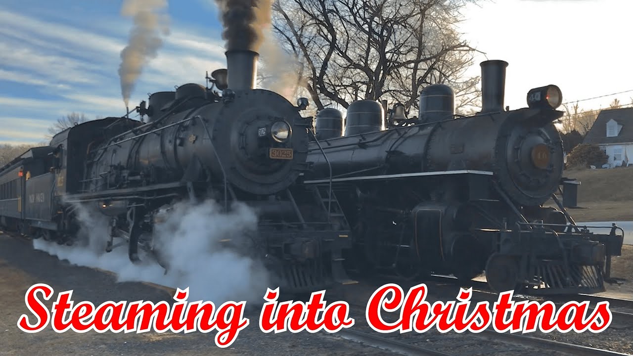 Steaming into Christmas with the Valley Railroad!! [4K]