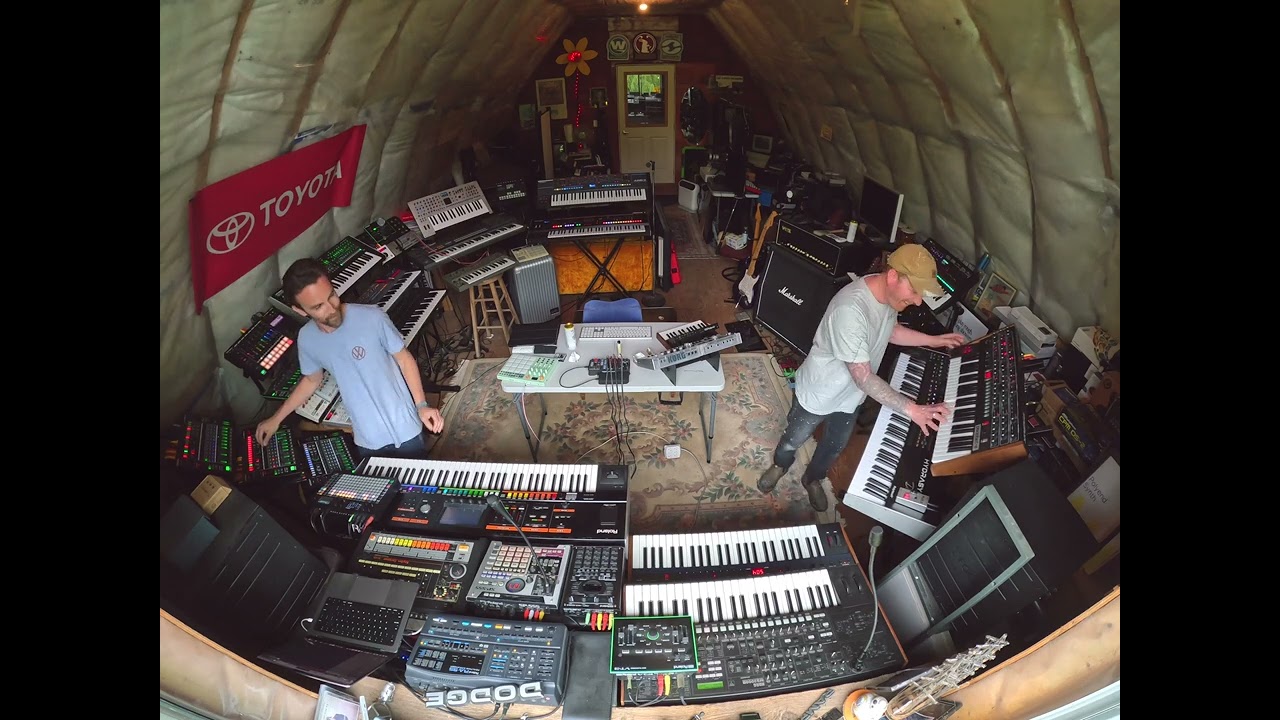 Live Synth Techno in the Studio: Squarp Hapax, TB-303, Jupiter-80