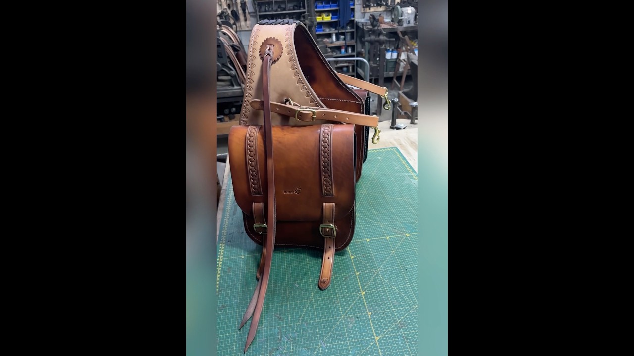 Custom-made saddle bags for horses