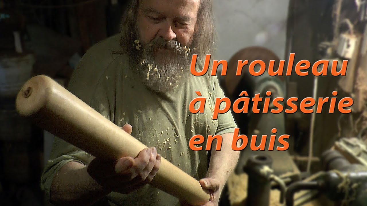 UN ROULEAU A PÂTISSERIE EN BUIS