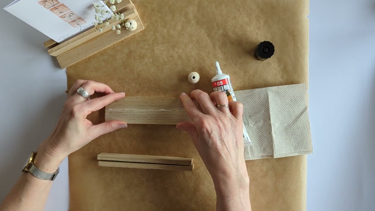 Kartenhalter aus Holzleisten