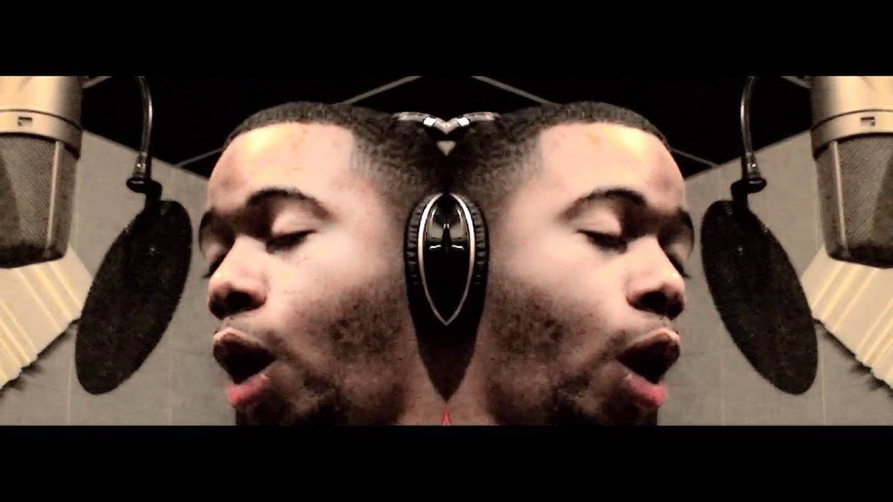 Tha Joker - Show Out - Roscoe Dash Freestyle [Studio Performance] (@iAmTooCold)