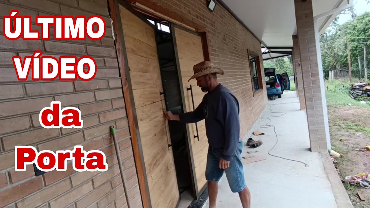 Porta de ferro com madeira de demolição, FINALIZANDO INSTALADA PRONTO.