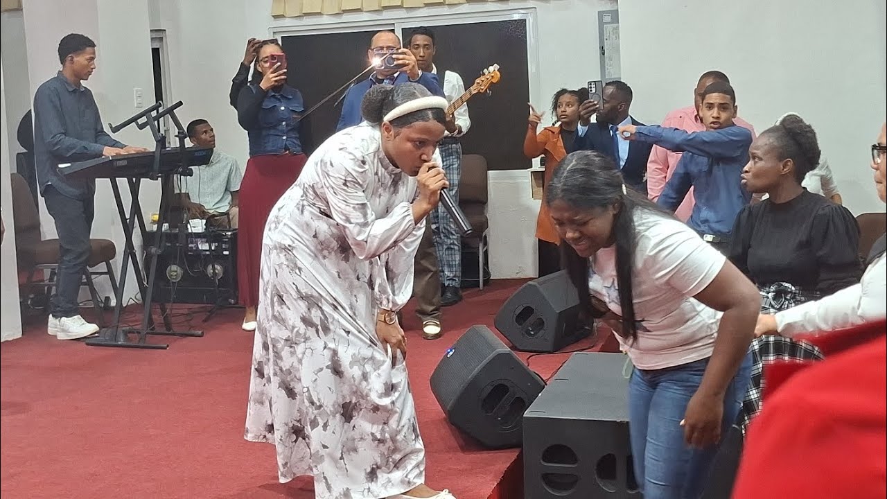 Anabel Tejeda cánta Himno temas se busca un Guerrero 🪖 y mira que lío se armó 