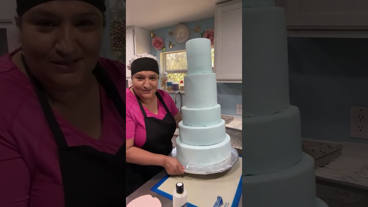 Decorando pastel de 15 años