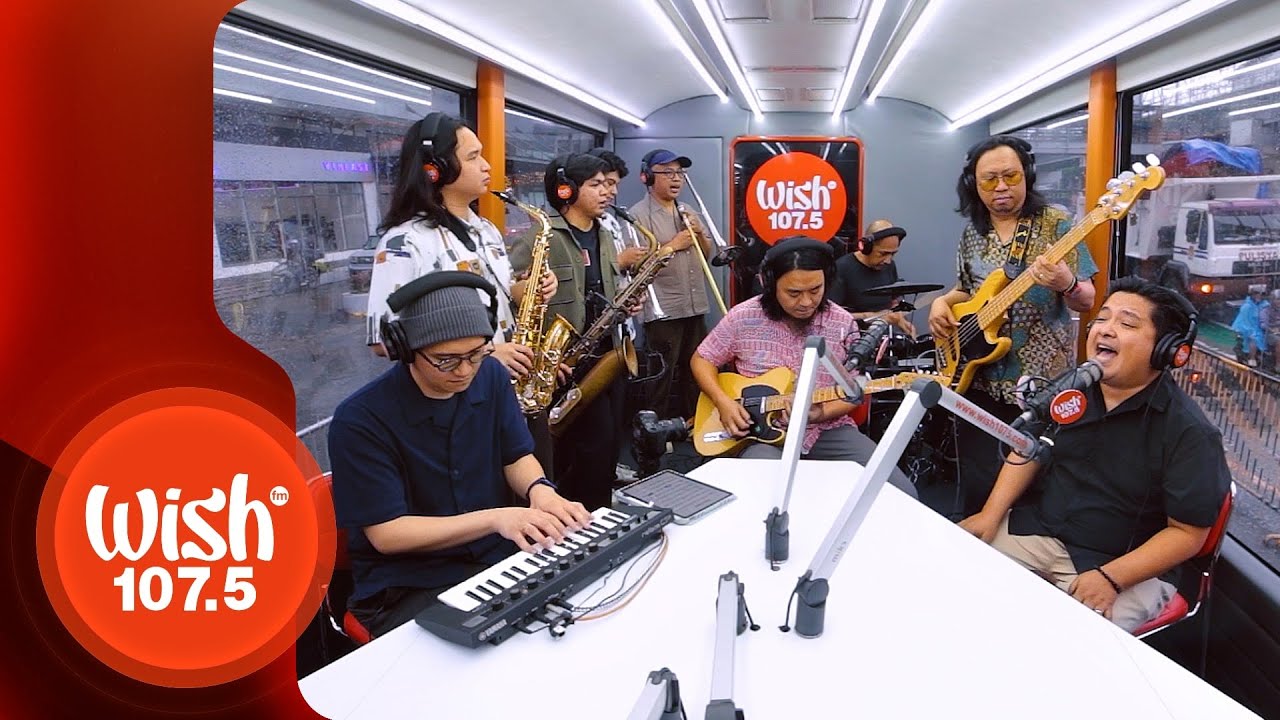 Brass Pas Pas Pas Pas performs 