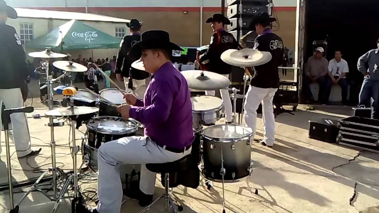 Grupo estilo de cuauhtemoc cumbia el cometa y Pachuco en vivo 2015