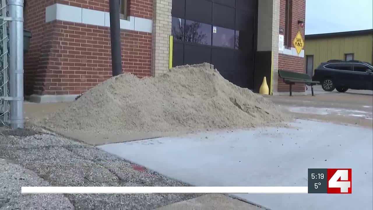 St. Louisans prepare for this weekend's winter storm
