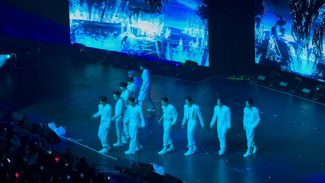 THE BOYZ [Zeneration II] in LA - Intro + Diamond Life