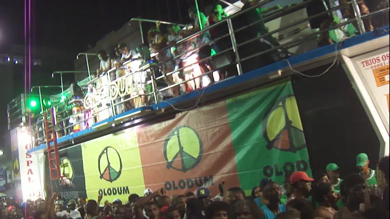 Olodum bonito na avenida mostra  porque é único Carnaval de Salvador