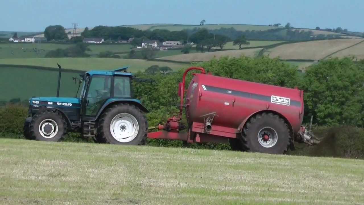 Feeding the Second cut with Ford 7840 New Holland.