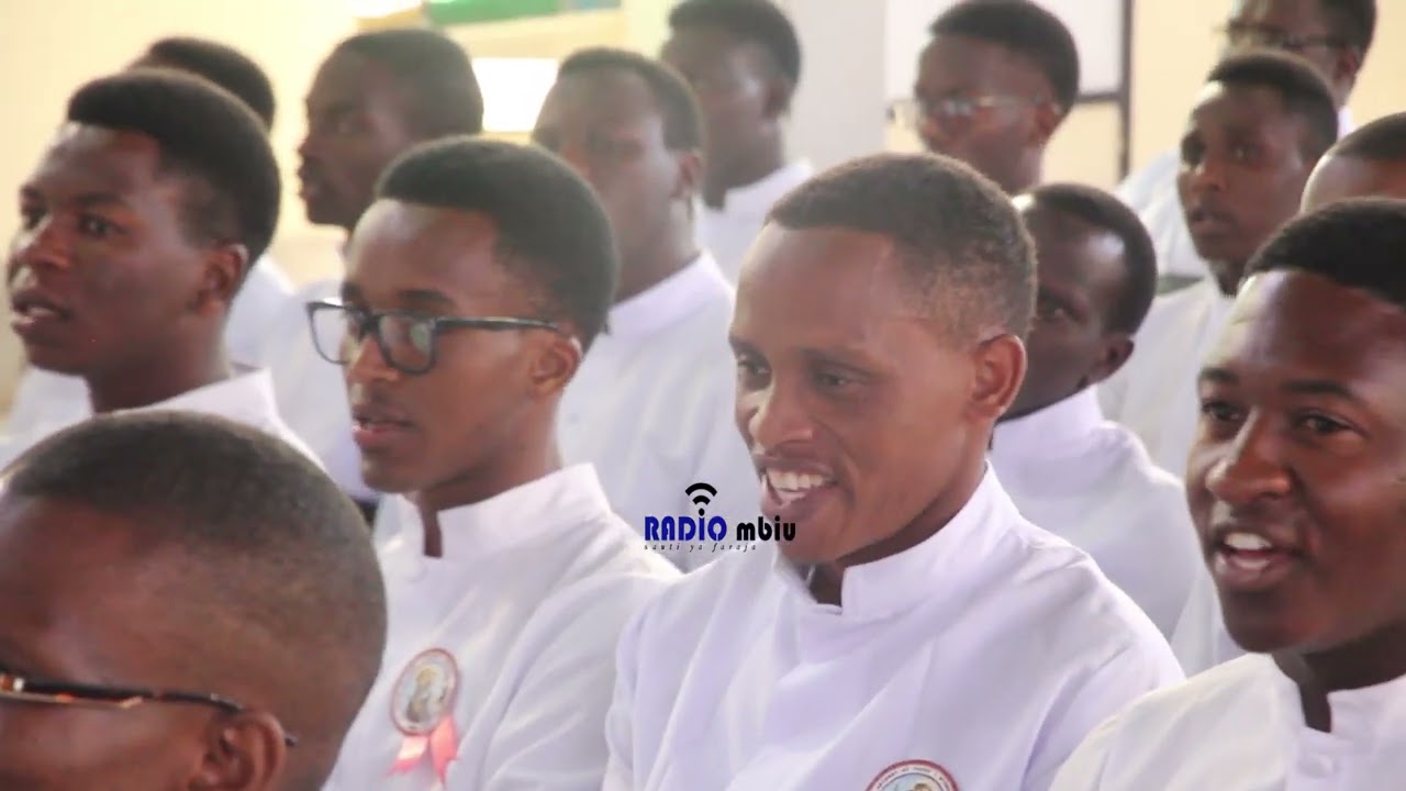 NTUNGAMO SEMINARI; BWANA AMETUTENDEA MAMBO MAKUU.