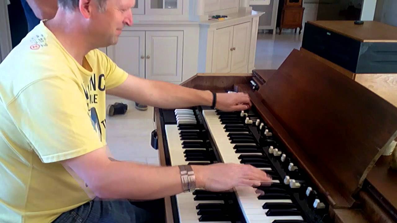 Hammond C2 + Leslie 142E   ( Pascal Lanslots )