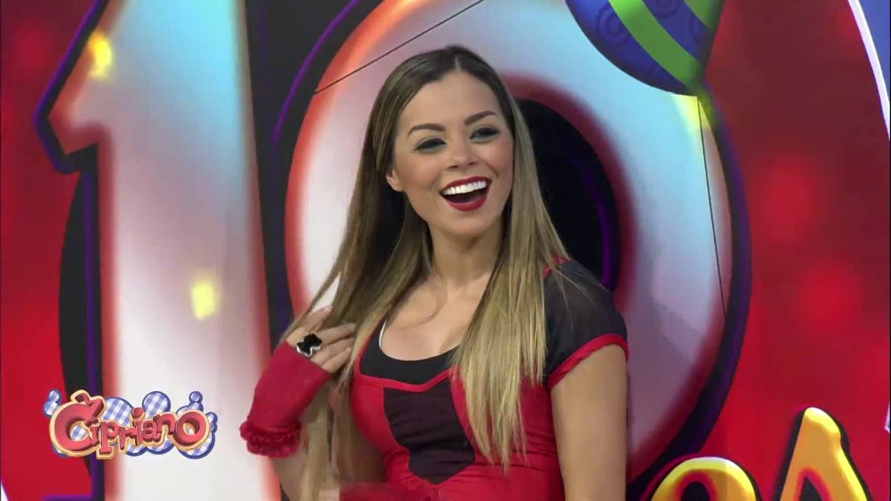 Los pone a bailar con sus poderes