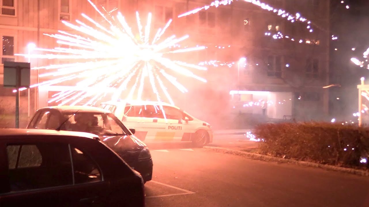 28-12-2019 politiet beskudt af Fyrværkeri i Ladegårdsparken Holbæk