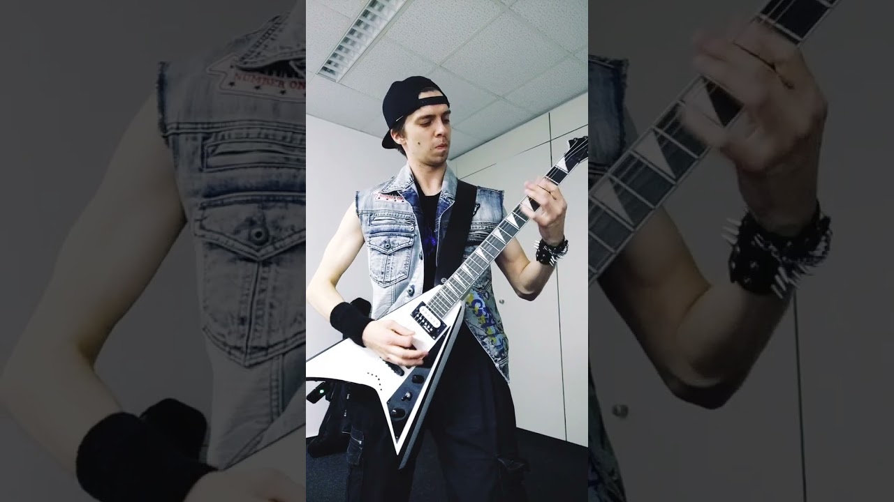 Jackson JS32T Rhoads playing