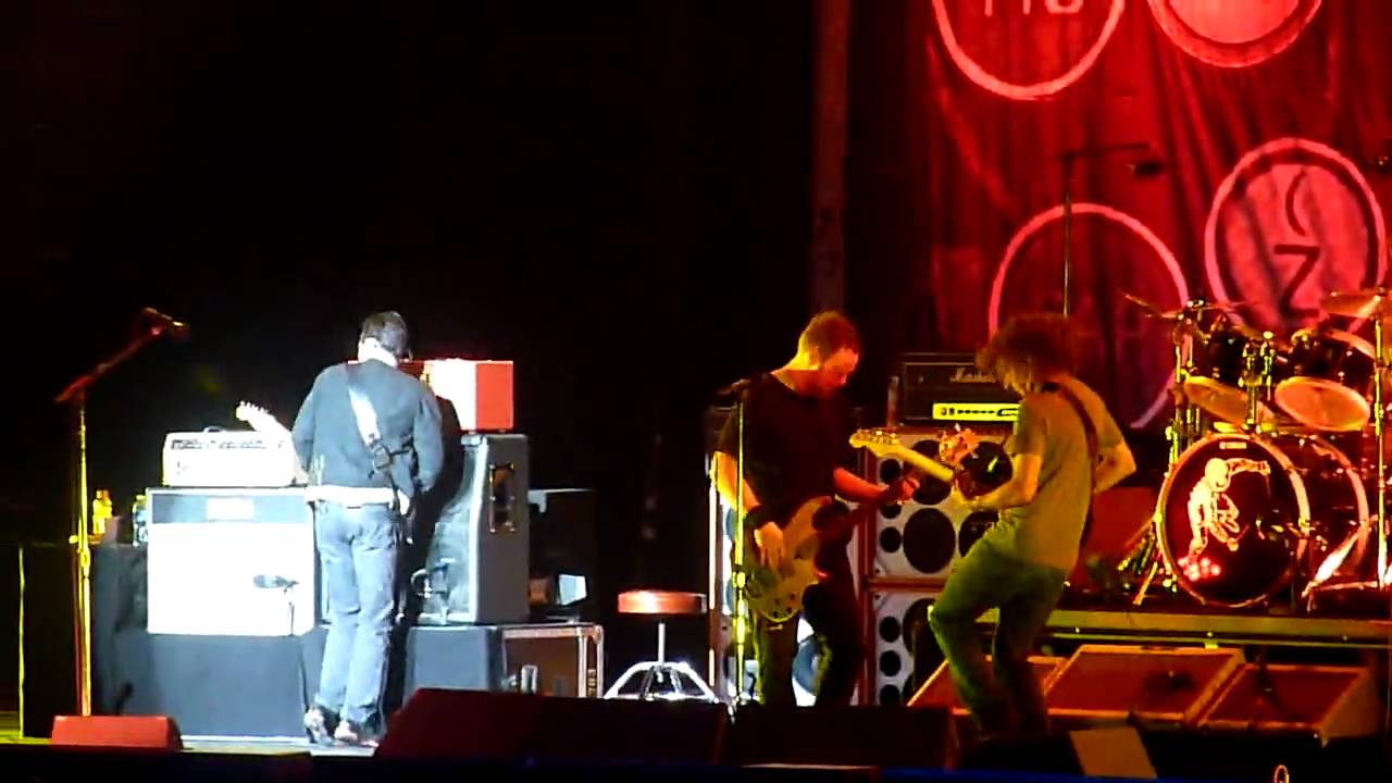 Pearl Jam - Even Flow[Live] 2010 - Jiffy Lube Live