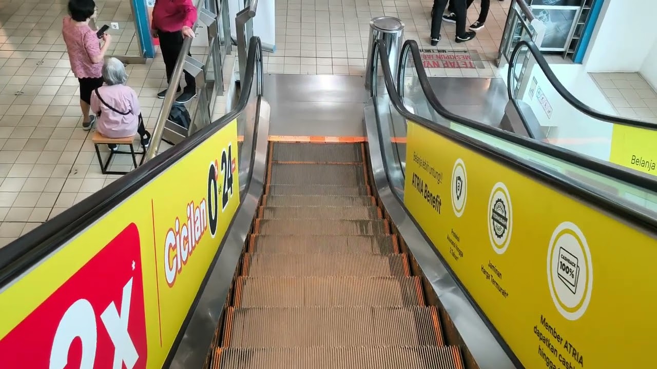 Old Hyundai Escalator at Atria Puri Kembangan Jakarta Barat 