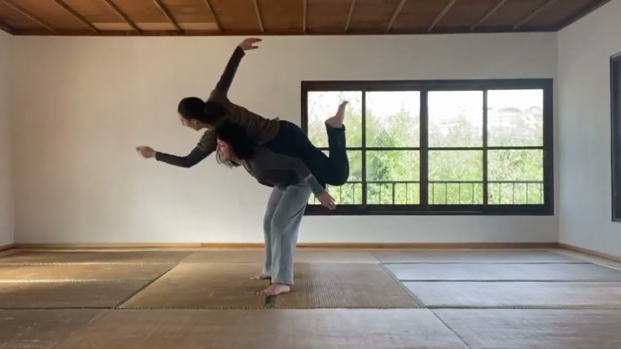 Contact improvisation dance