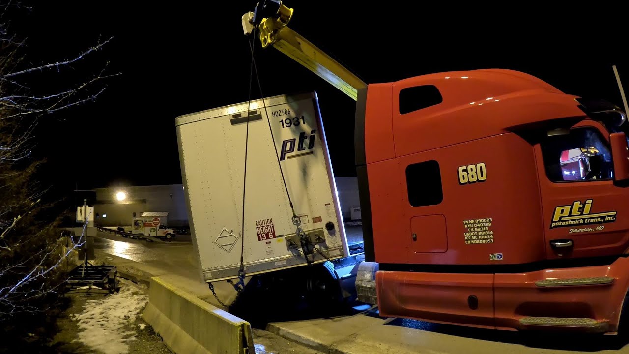 TRAILER TROUBLE!!! A LITTLE OFF THE RIGHT SIDE..